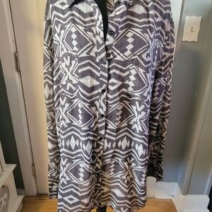 Kardashian Kollection Black and White Geometric Blouse